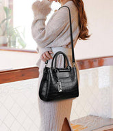 حقيبة أنيقة باللون الاسود بيد ضفيرة وحزام طويل للكتف - KSA